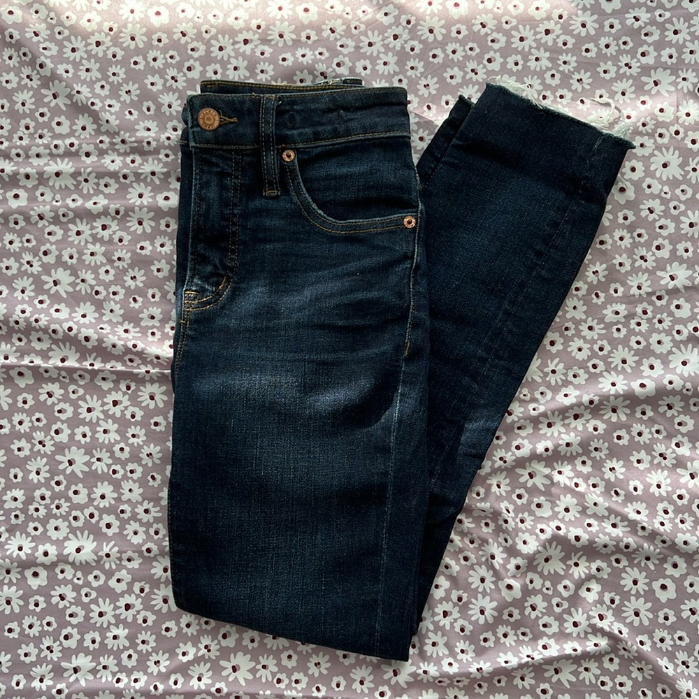 Skinny jeans size 24 petite dark wash color